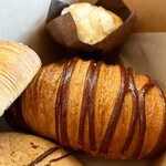 HALEKULANI BAKERY - Salted Caramel Croissant
            Valrhona Chocolate Croissant
            Pabana Croissant
            Mango Blueberry Muffin