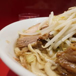 ラーメン二郎 - 豚の厚み