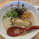 麺屋 丸鶏庵 - 真っ白な鶏白湯スープ　（ビフォー）