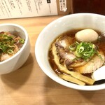 麺匠 一粒万倍 河原町店 - 醤油ラーメンスペシャルとチャーシュー丼