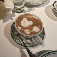 ウルフギャング・ステーキハウス 丸の内店 - アートなカプチーノ