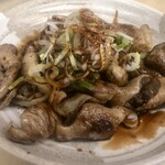 ラーメンガキ大将 - 定番のもつ焼き