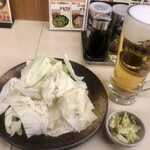 ラーメンガキ大将 - ハッピアワーの生ビールとハーフしおキャベツ
