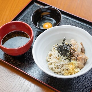 名物「黒紅そば」（くろべにそば）