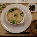 トーコーキッチン - チキンクリームドリア 副菜二品、豚汁