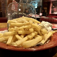 渋谷アチェーゾ - こぼれポテトフライ　トリュフクリーム添え748円