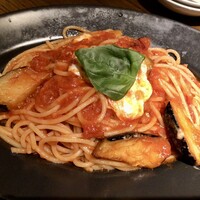 渋谷アチェーゾ - ナスとモッツアレラチーズのトマトソーススパゲッティ1408円