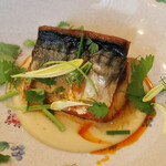 il tram - サバの塩漬けのロースト 白インゲン豆のピューレとパプリカのソース