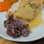 キッチン ブルー グローブ - ご飯を乗せて、ソースを吸わせます