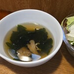 キッチン ブルー グローブ - わかめスープのアップ