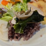 キッチン ブルー グローブ - ワカメを乗せて