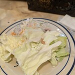 焼とりよっちゃん - 福岡では当たり前のキャベツ　自家製のキャベツダレは酸味と生姜が良き