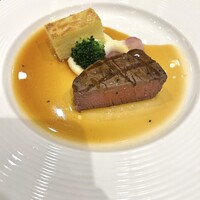 ホテルグランヴィア岡山 - 国産牛フィレ肉とじゃが芋のグラタン・トリュフ風味のソースで