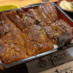 炭火焼うなぎ 東山物産 - 重量感のあるうなぎ4切れ分の上重