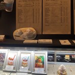 カフェ ミティーク - レジカウンターにあるメニュー表