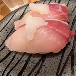 廻し鮨 新鮮や - 寒ブリ