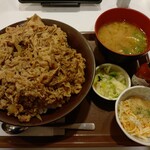 すき家 - チーズ牛丼 (キング) 豚汁 おしんこセット