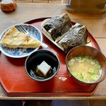 鉄師 卜蔵家 鈩の舎 カフェタタラノイエ - おにぎり定食　500円