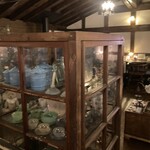 TiTi - こちらの棚の中にあるのも販売しています。