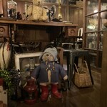 TiTi - 階段を上がるとパディトンがお出迎え