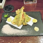 酒肴商店 アジト - イワシ梅じそ天ぷら？