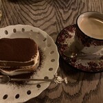 TiTi - ティラミス&ホットコーヒー1,100円※セットで現金での支払いだと100円引き…でこちらのお値段