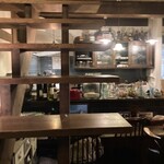 TiTi - 階段からカウンターが見えます