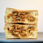 シラハタ製菓 - 料理写真:・黄金まんじゅう ミートソース 170円/税込