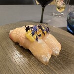 プレゼンテ スギ -  杉寿司TY PE-S
      縞鯵　生カラスミ　千葉県産魚醤