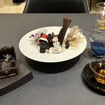 プレゼンテ スギ - 食べられなさそうで食べられる　モアイの焼菓子　　　　宝石箱開