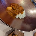 BISTRO Vie - 猪のお肉とエキスたっぷりのカレー！！スパイシーさあり美味しい(=^･^=)