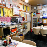 あじのや - 店内観① テーブル席