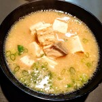 居酒屋 味平 - つきだし（豆腐とアラの粕汁）