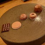 Seminare Karuizawa - Familiar Chocolates – The one in the middle is Ginger Chocolate.