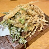 ダイナミックキッチン＆バー 響  西新宿野村ビル店 -  三関せりかき揚げ