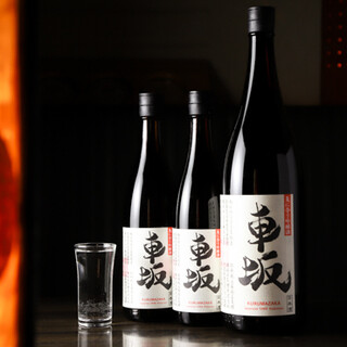 魚に欠かせない日本酒「車坂」。上質な旨みが光る至福の一杯