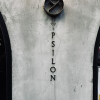 YPSILON Aoyama - 入り口のロゴ
