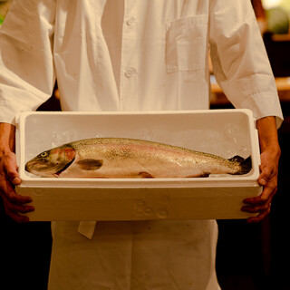 瀬戸内の恵み「広島サーモン」使用