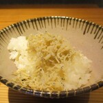 好日 - 富山産コシヒカリに縮緬山椒を振りかけた ”縮緬山椒ご飯”。