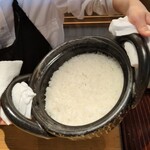 好日 - 富山産コシヒカリが土鍋でふっくらと炊き上がりました。