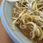 ラーメン山岡家 - 麺アップ