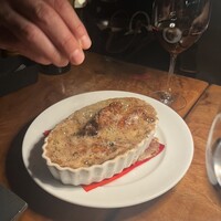 カルネジーオ イースト - 