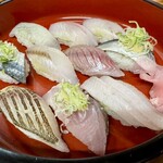 すし小銭 - 新鮮な地魚魚群寿司(^^) ¥2,000❗️