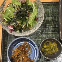 くずし割烹 天ぷら竹の庵 東銀座店 - サラダと小皿、漬けもの。
