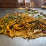 花んらん - ぶた、そば、イカフライ、玉子が入っています！うまい～