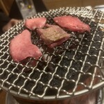 炭火焼きホルモン にく月 - 