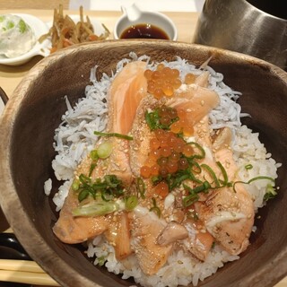 粗 チンチロ 丼 横浜アリーナ グッズ チンチロ 粗品さん 丼モノ 電子