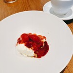 VOLLON - クレームダンジュと大きないちごちゃん