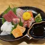 十字路 - 刺身盛合せ　1,100円