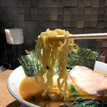 ラーメン 野良裏家 - 麺リフト